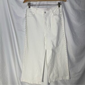 NWOT Entro Off-White Wide Leg Cropped Pant with Gorgeous Side Peal DetailChic